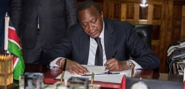 President Uhuru Kenyatta assents elections law allowing manual back-up to electronic voting