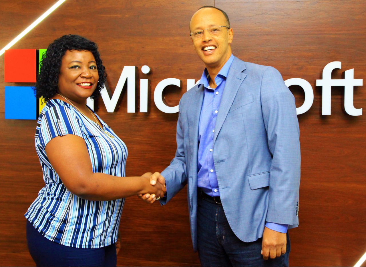 CEO CIO East Africa, Laura Chite Shakes hands with Sebu