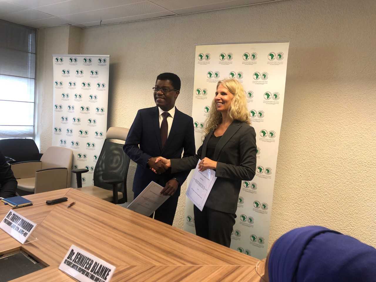 Thierry Zomahoun, President and CEO of AIMS shake hands with