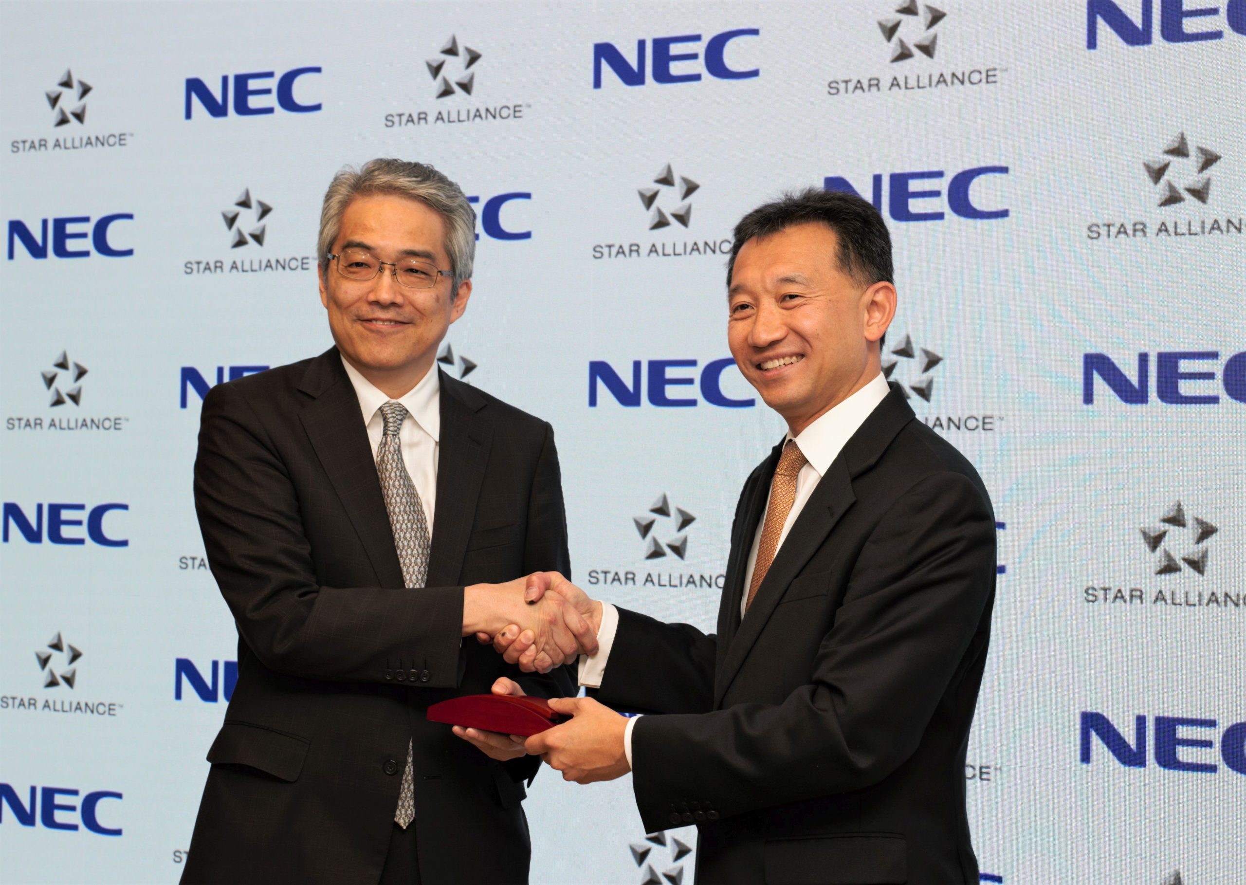 (L-R) Masakazu Yamashina, Executive Vice President NEC Corporation and Jeffrey