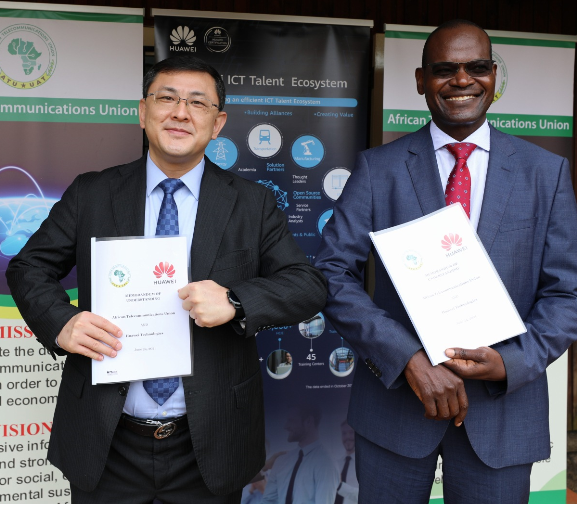 Vice President at Huawei Southern Africa, Samuel Chen (left) and