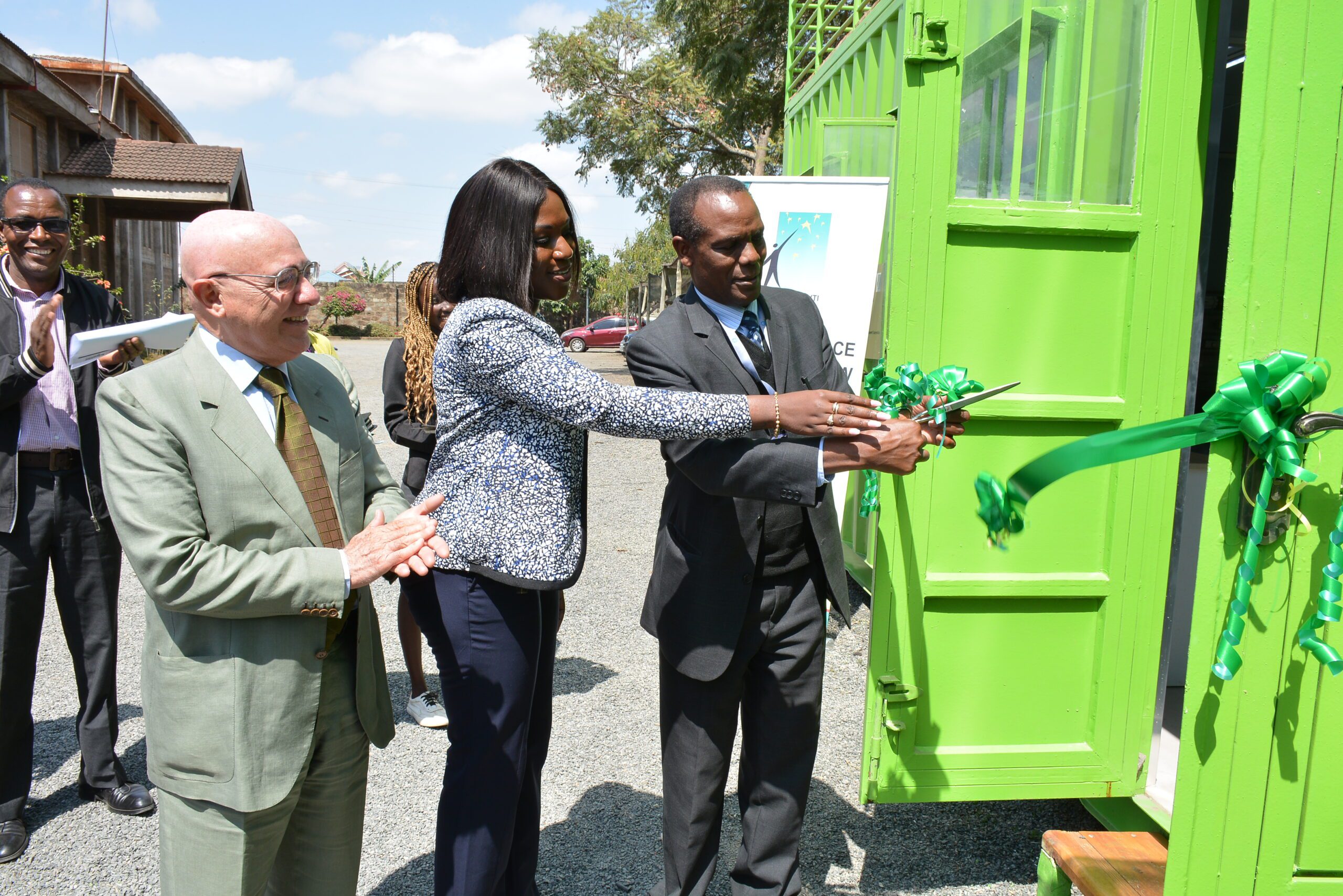 Schneider Electric Launches a Solar Powered Lab in Nairobi