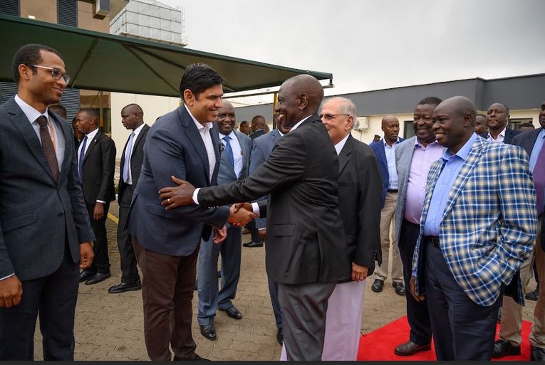 Mujtaba Jaffer, Group CEO, Grain Bulk Handlers Limited, greets President William Ruto during the commisioning of the facility in Embakasi, Nairobi.