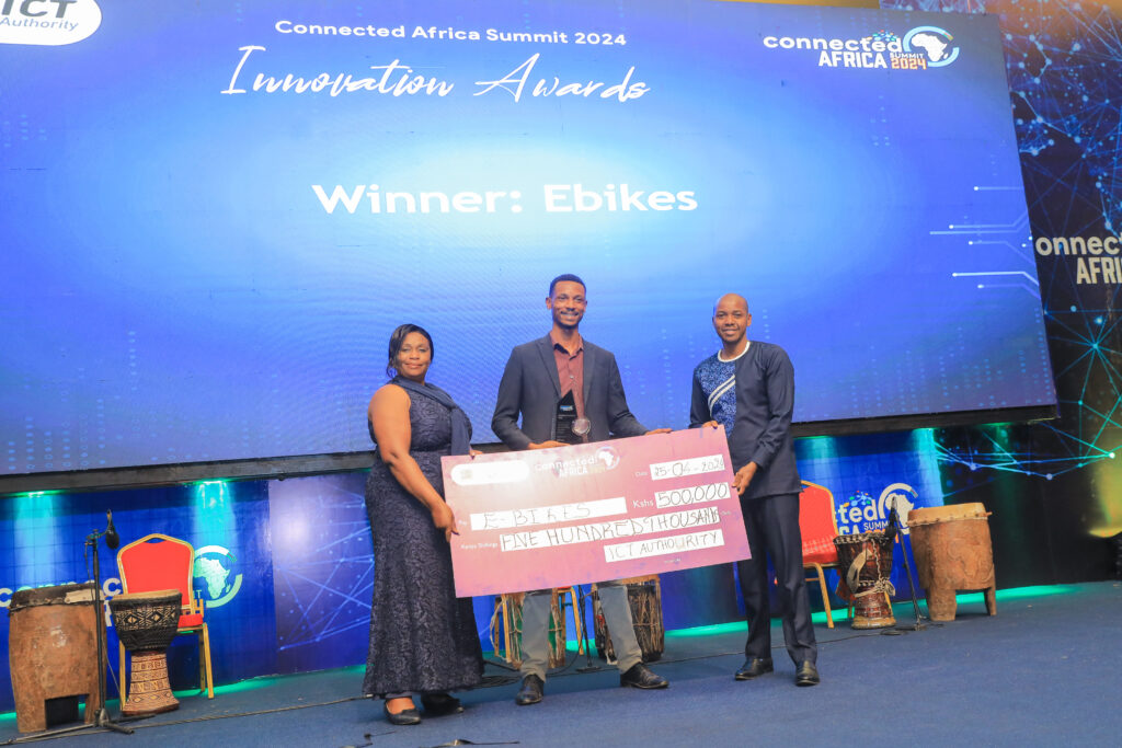 Stanley Kamanguya, CEO, ICT Authority (r), Mary Kerema, ICT Secretary in e-government (l) together with Jorgs Mbugua, Ebikes Africa (c)- won startups pitching prize of Ksh 500,000 ($3,700)