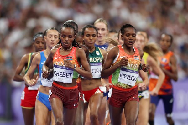 Kenyan runners Beatrice Chebet (Left) and Faith Kipyegon leading the pack of runners during the 5000m women's final at the Paris 2024 Olympics. [PHOTO: World Athletics]