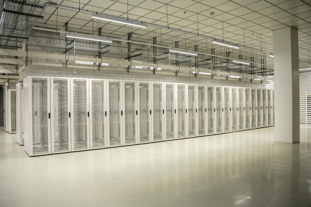 IX Data Centre x Schneider Electric